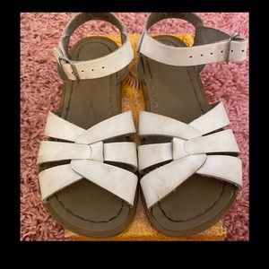 Sun salt water leather shoes.